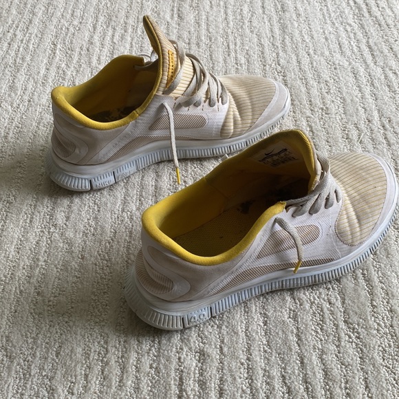 Nike Free 4.0 V3 Livestrong Athletic Shoes - Picture 2 of 9